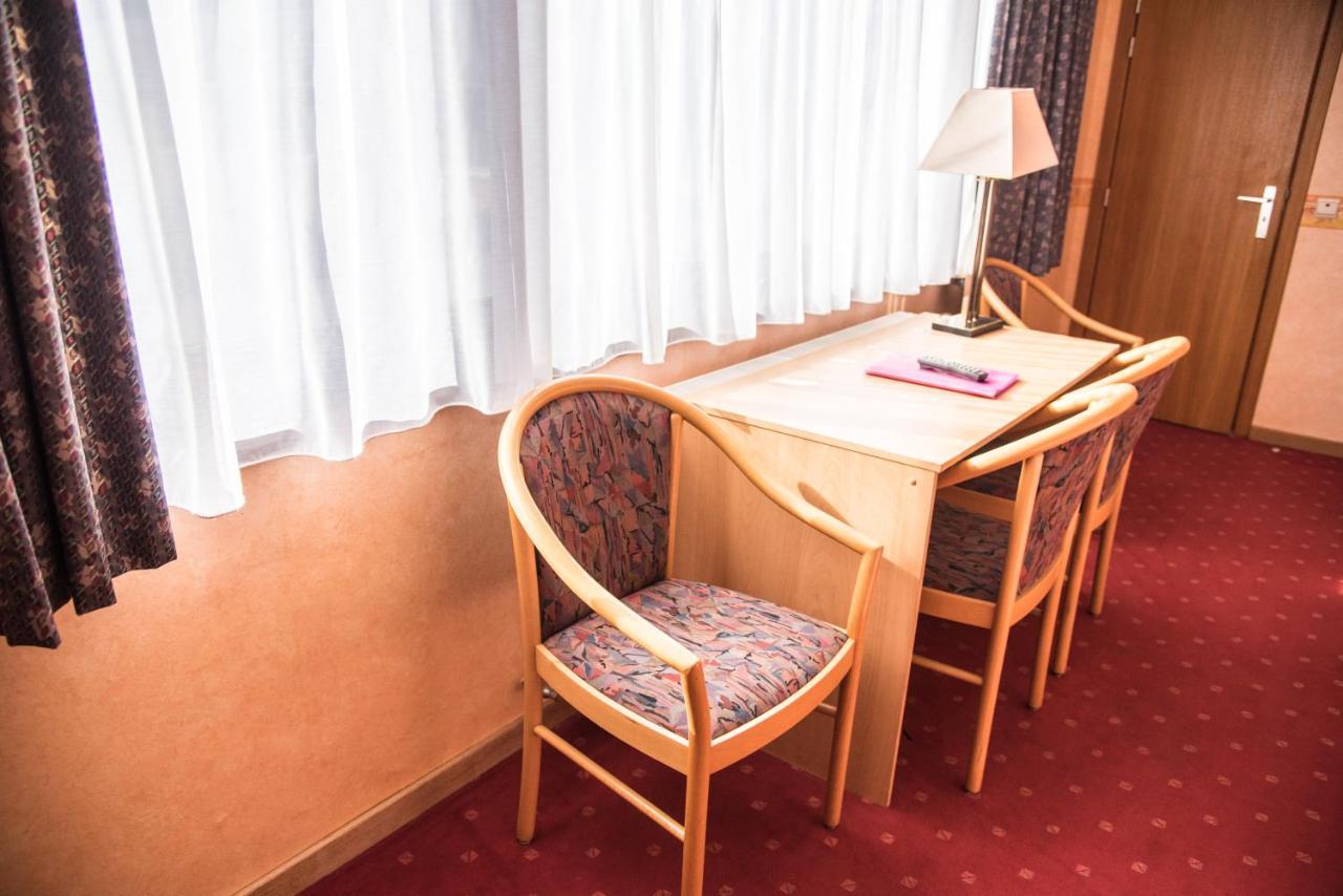 Le Relais Du Marquis Hotel Ittre Bagian luar foto