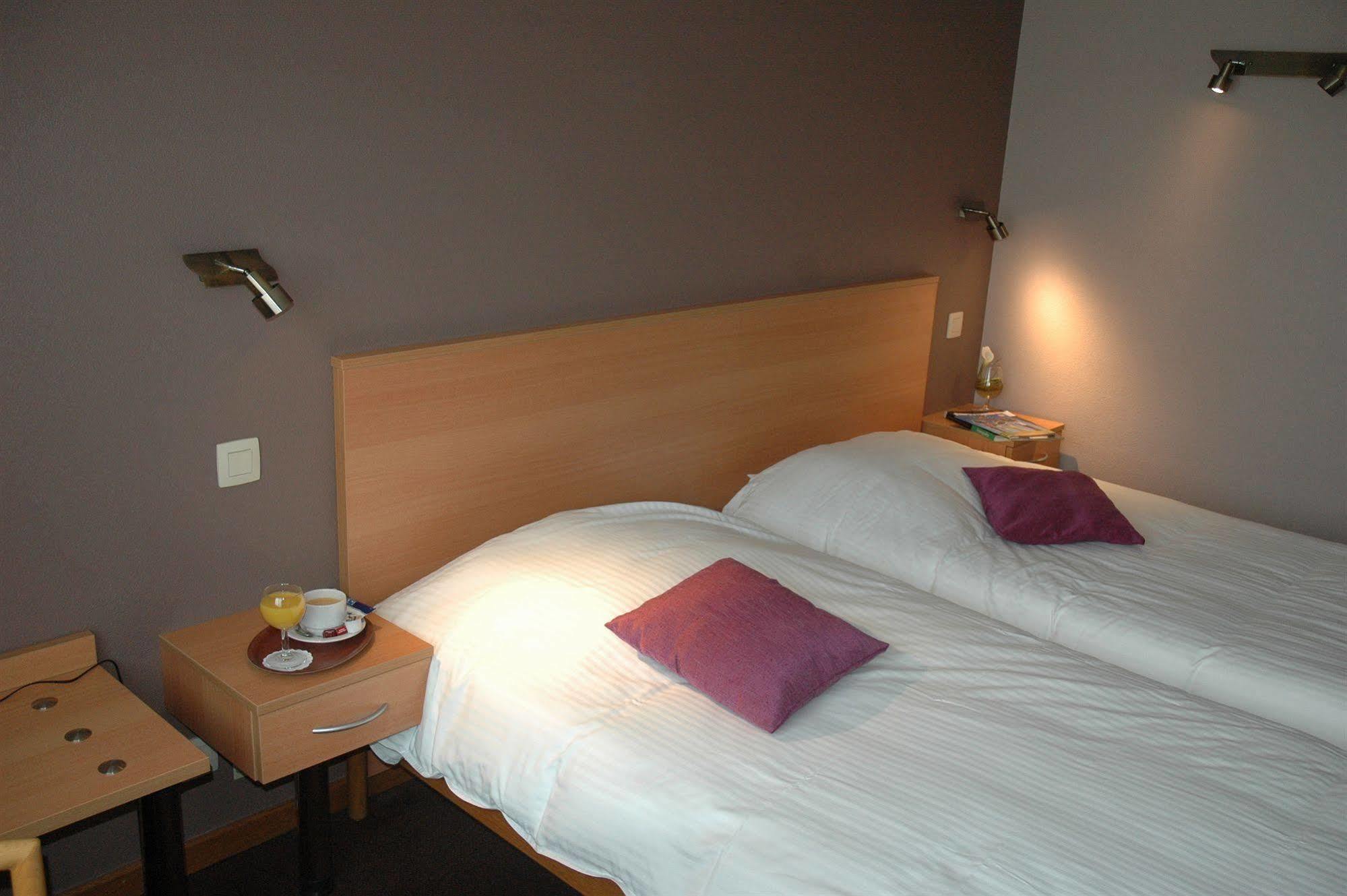 Le Relais Du Marquis Hotel Ittre Bagian luar foto