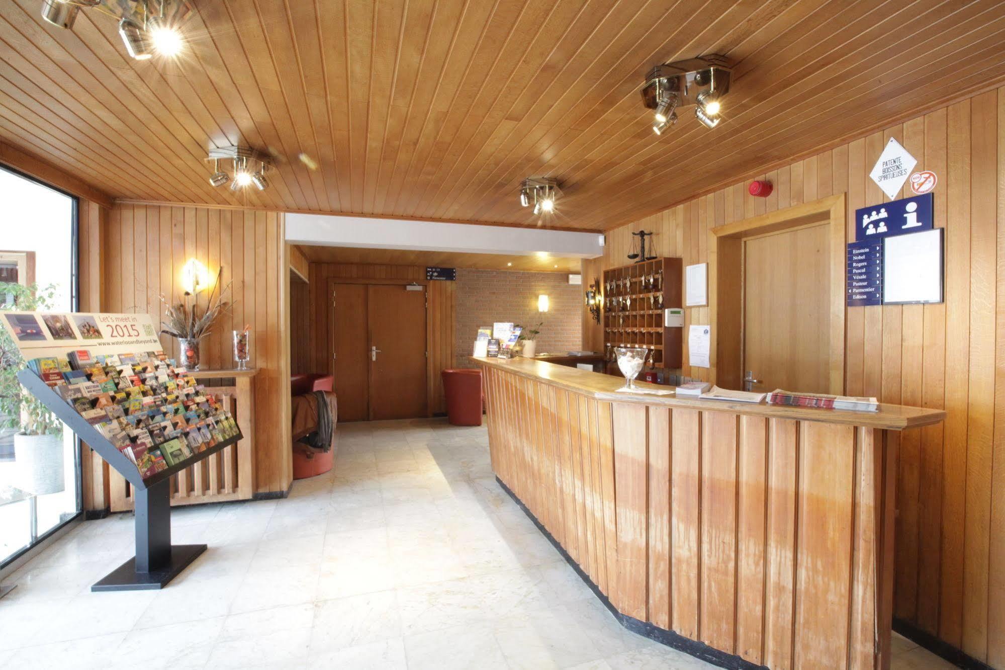 Le Relais Du Marquis Hotel Ittre Bagian luar foto
