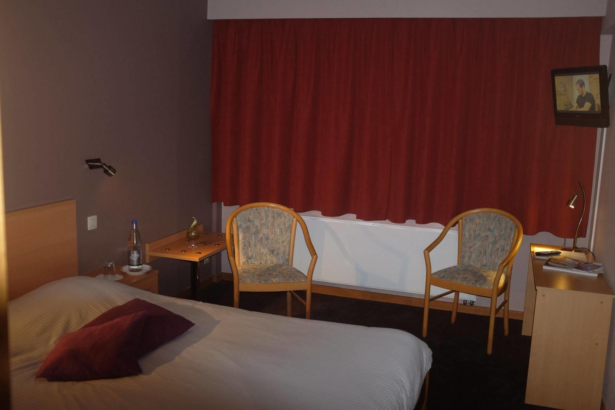 Le Relais Du Marquis Hotel Ittre Bagian luar foto